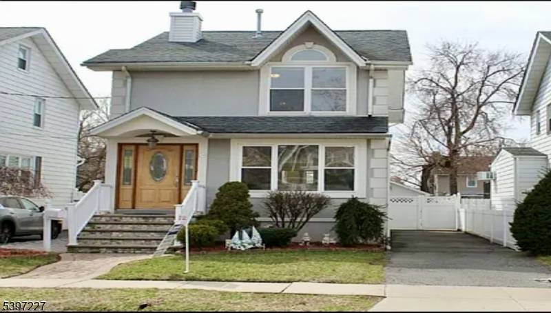 Lyndhurst Twp., NJ 07071,498 6Th Ave