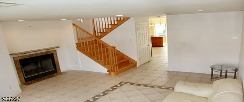 Lyndhurst Twp., NJ 07071,498 6Th Ave