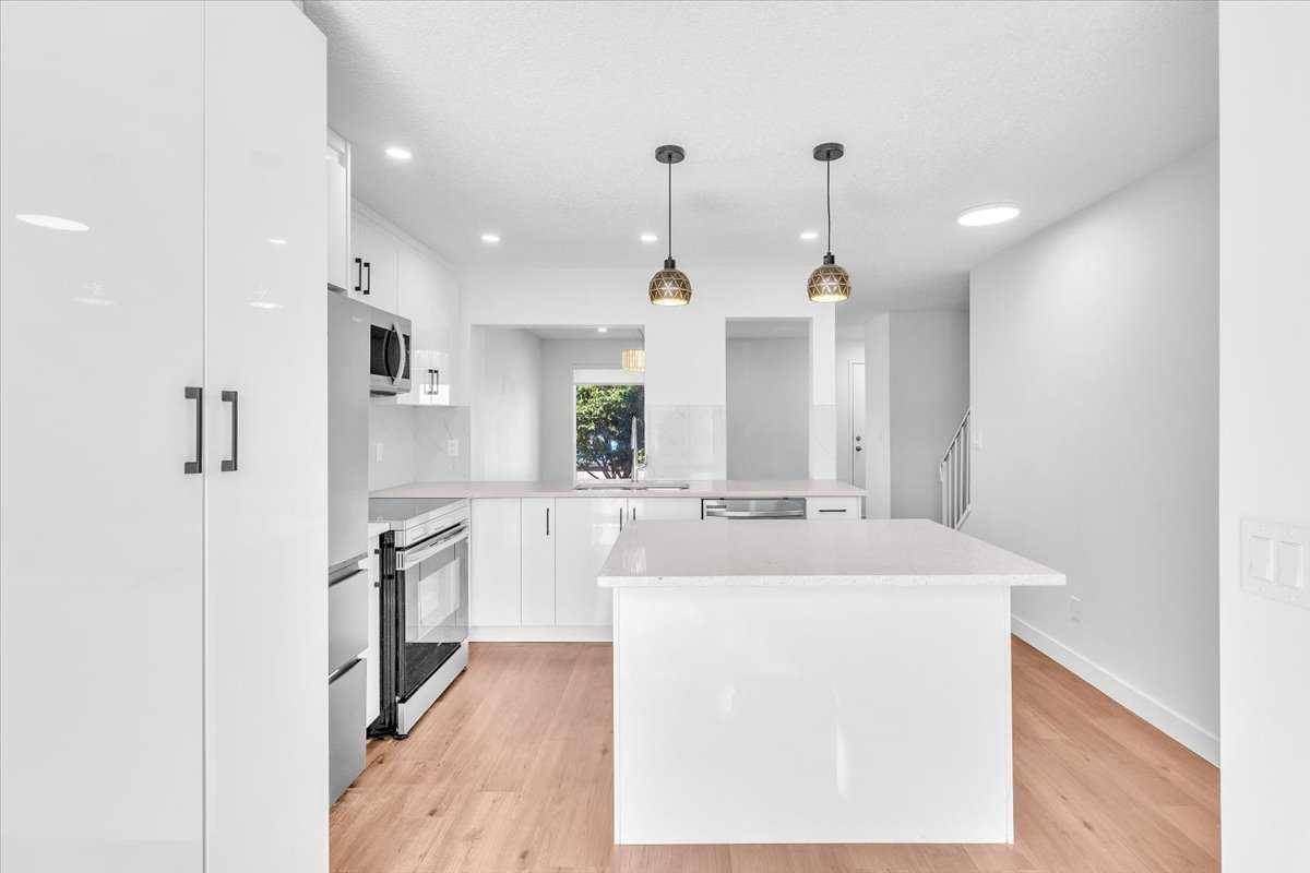 Calgary, AB T2Y1A6,99 Shawmeadows Close SW