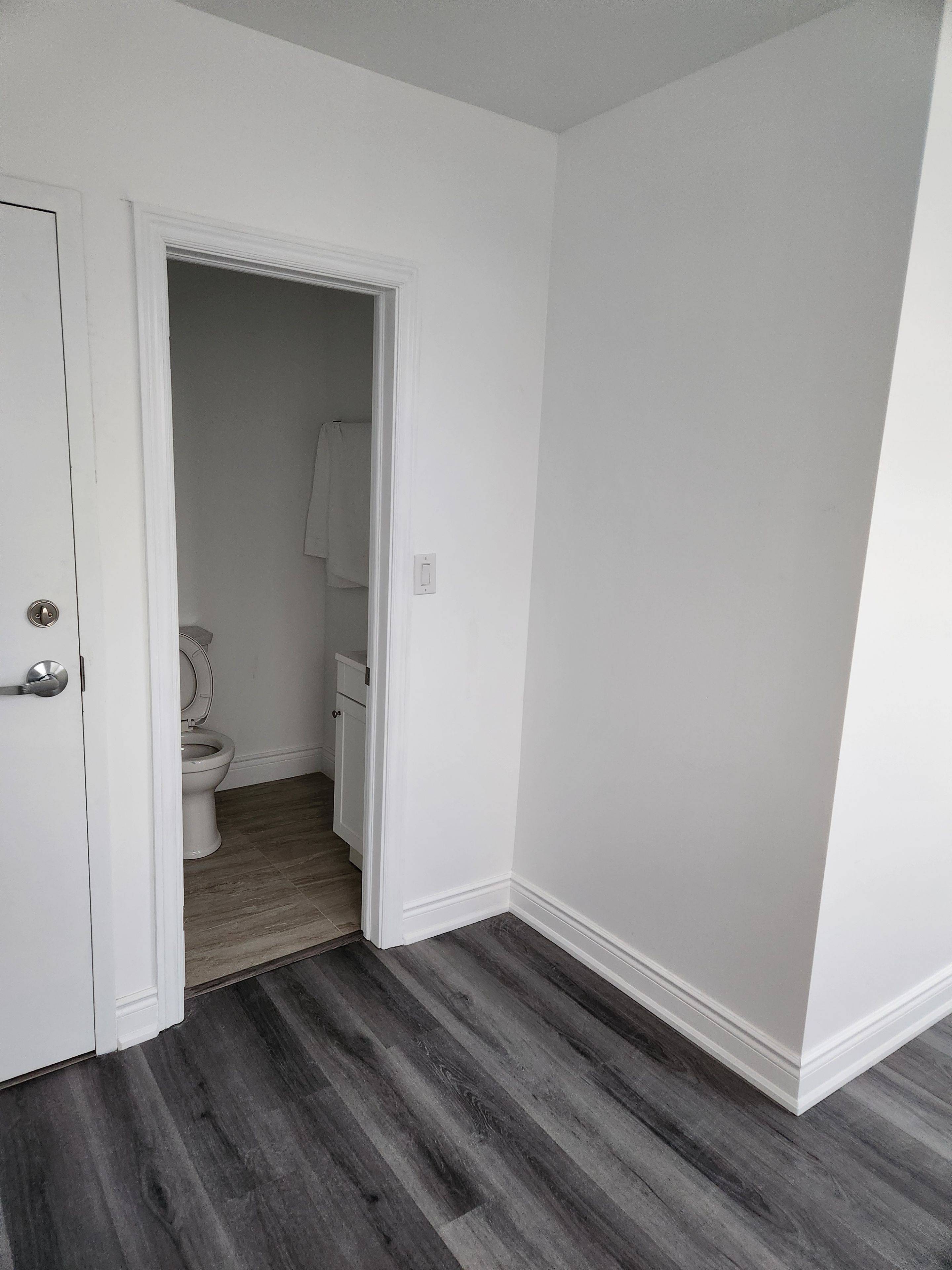 Toronto E02, ON M4C 1M1,2820 Danforth AVE #202