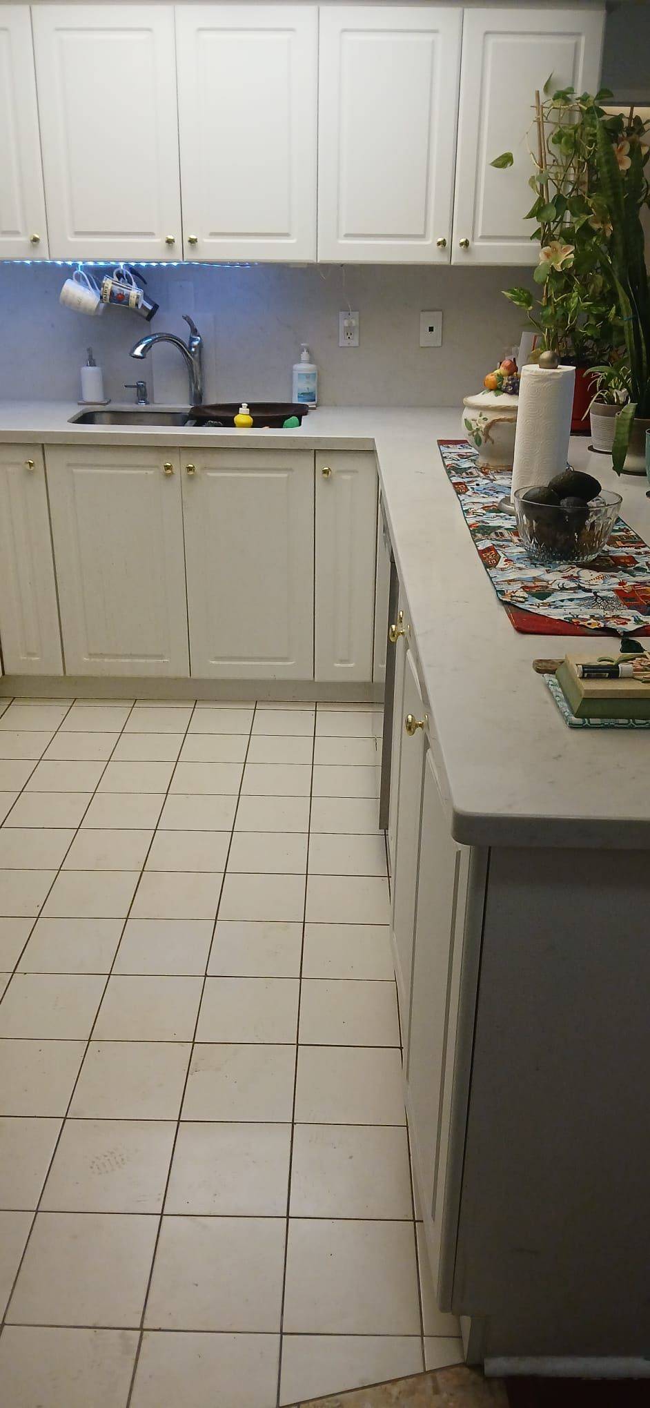 Toronto E11, ON M1B 4Z3,8 SILVER BELL GRV #302 ROOM 1