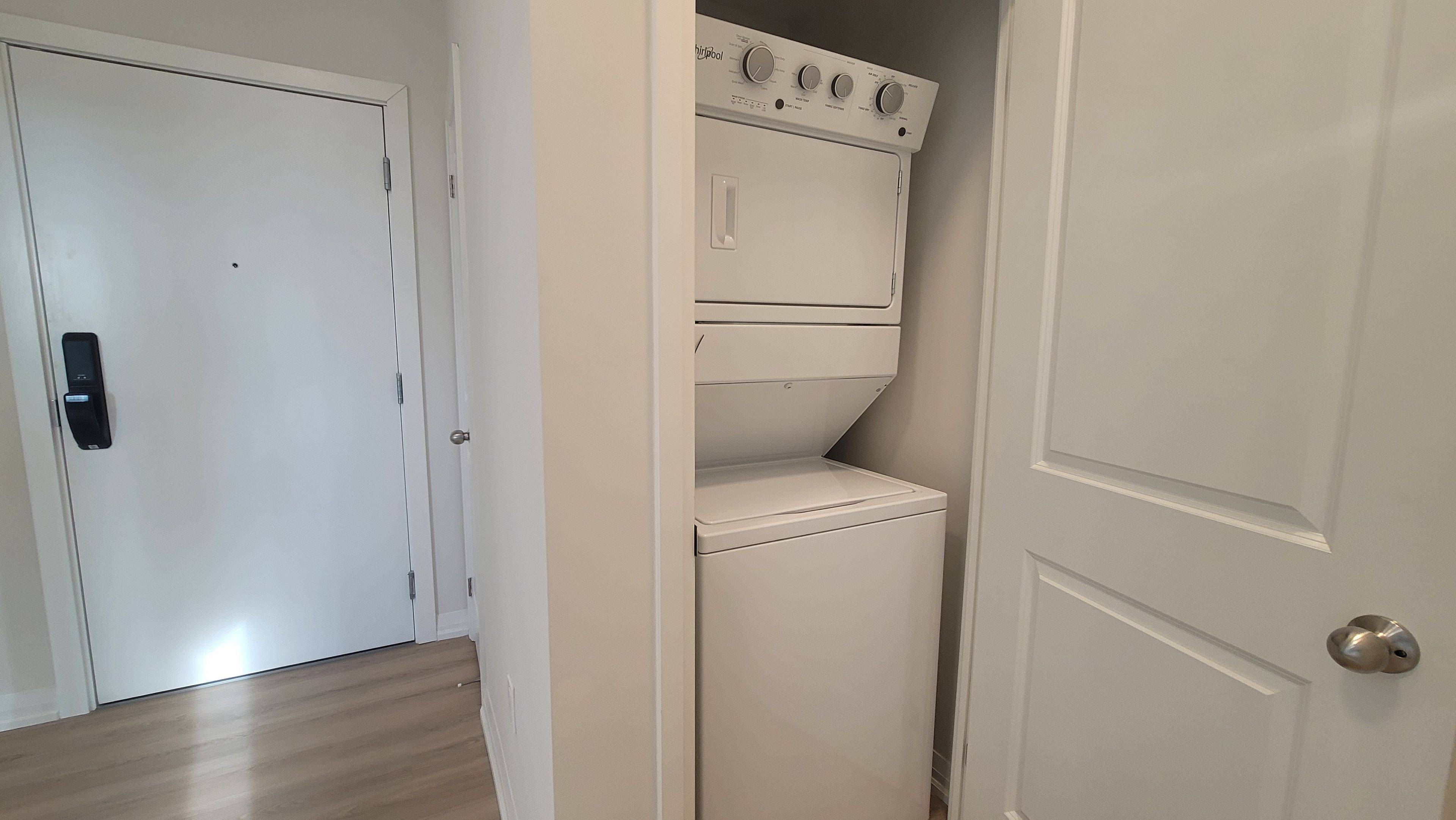 Richmond Hill, ON L4E 1N6,13042 Yonge ST #PH04 (#604)