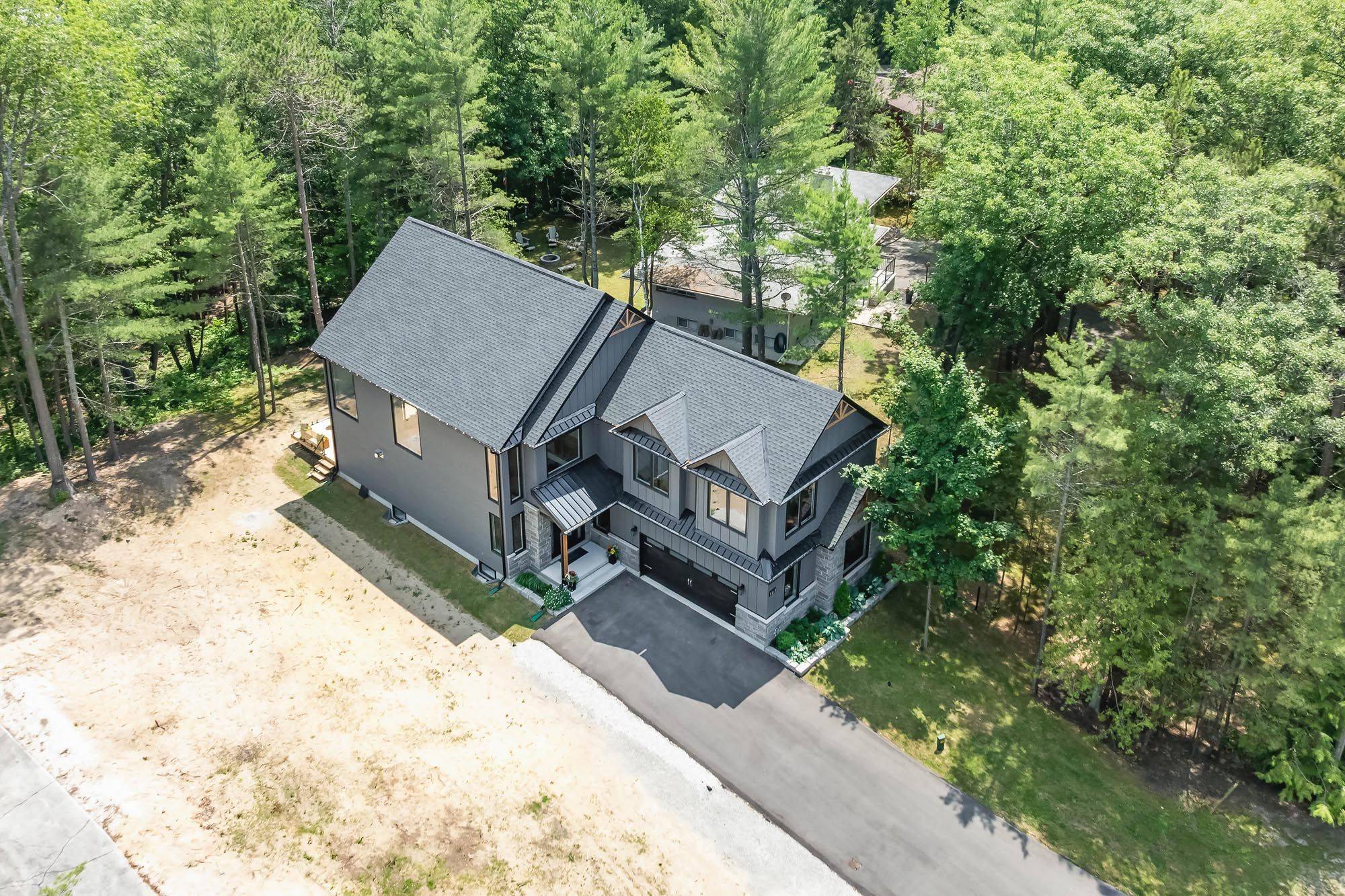 Wasaga Beach, ON L9Z 2V4,183 Woodland DR