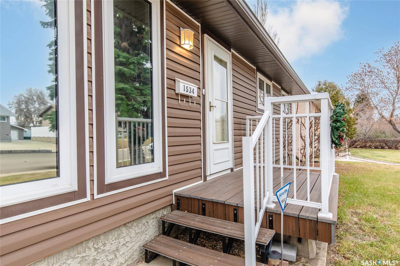 Moose Jaw, SK S6H 6S7,1534 Vaughan STREET