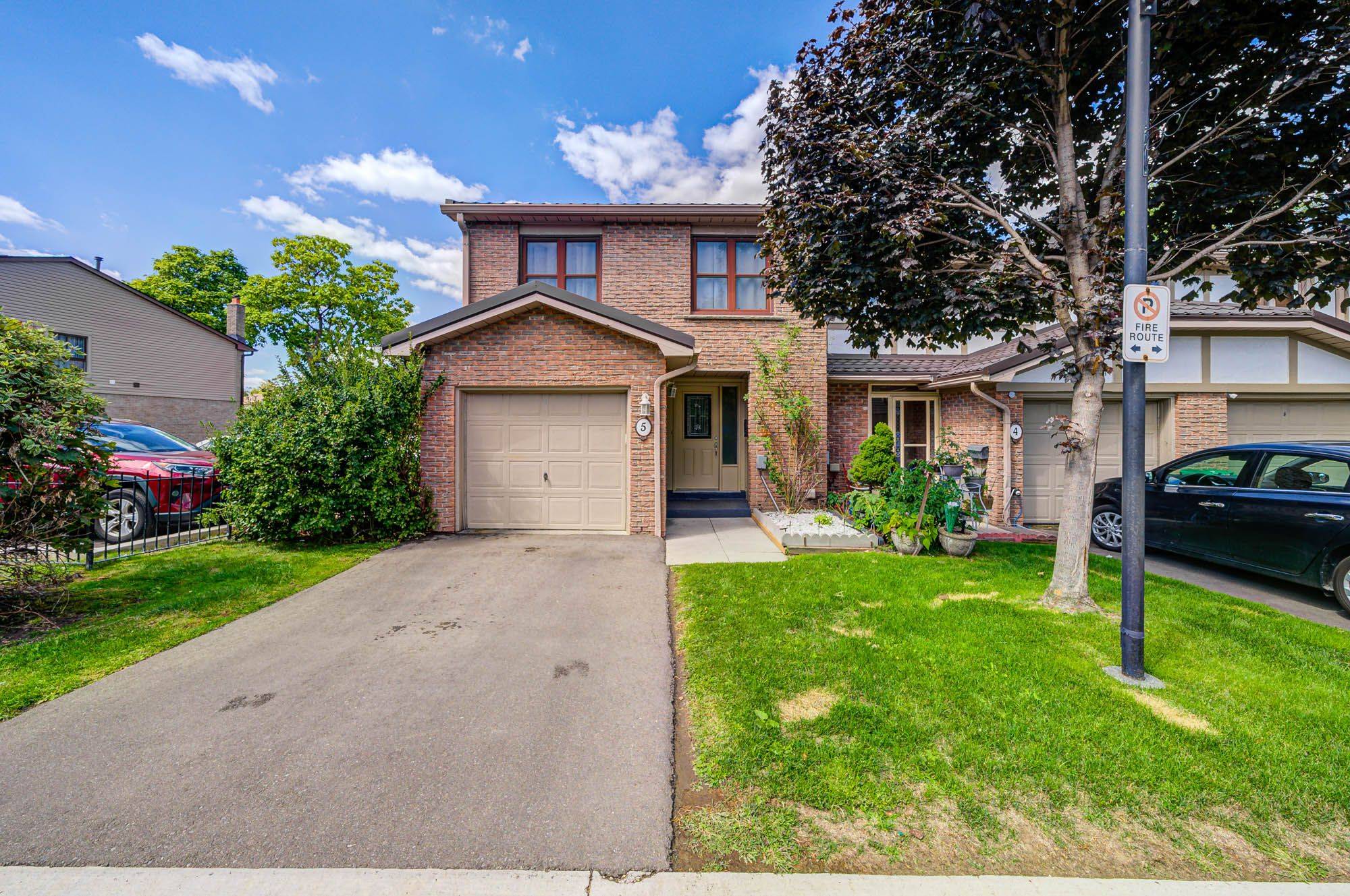 Brampton, ON L6S 2E5,5 Gloucester PL