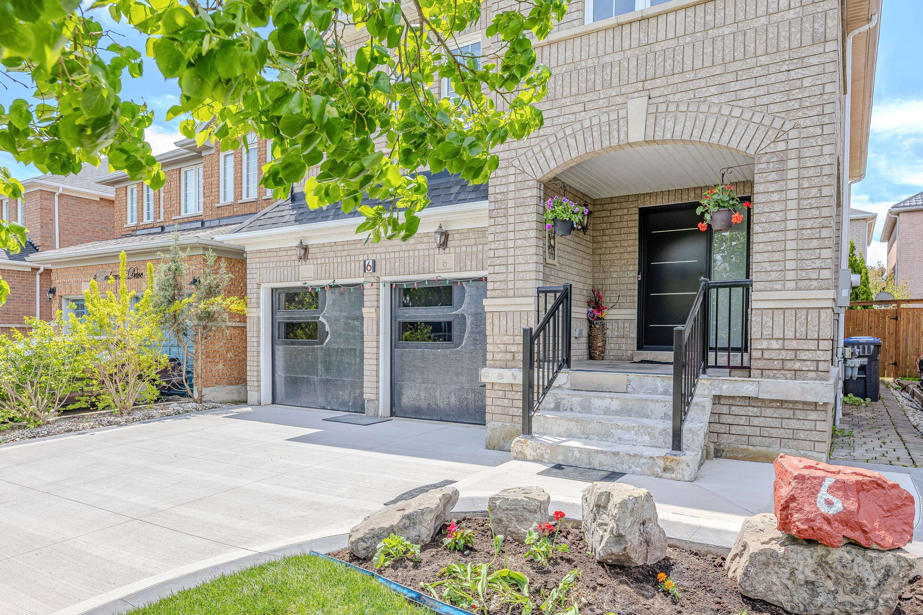 Brampton, ON L7A 1R7,6 Linderwood DR