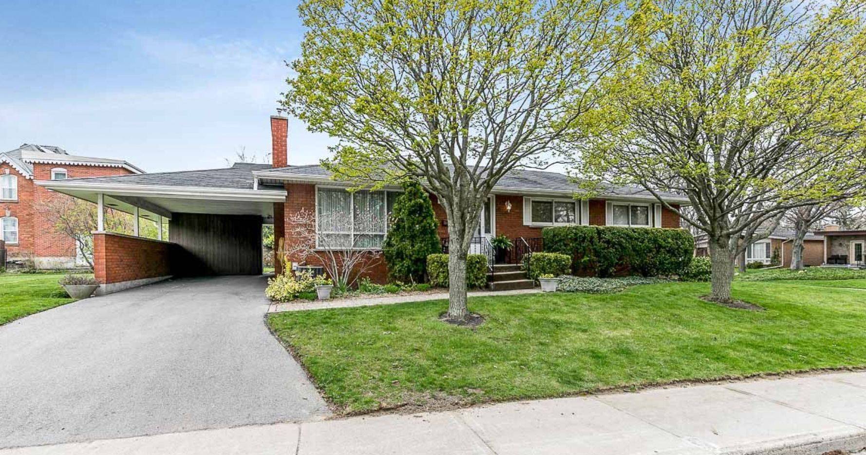 Hamilton, ON L9C 1K1,403 Denlow AVE