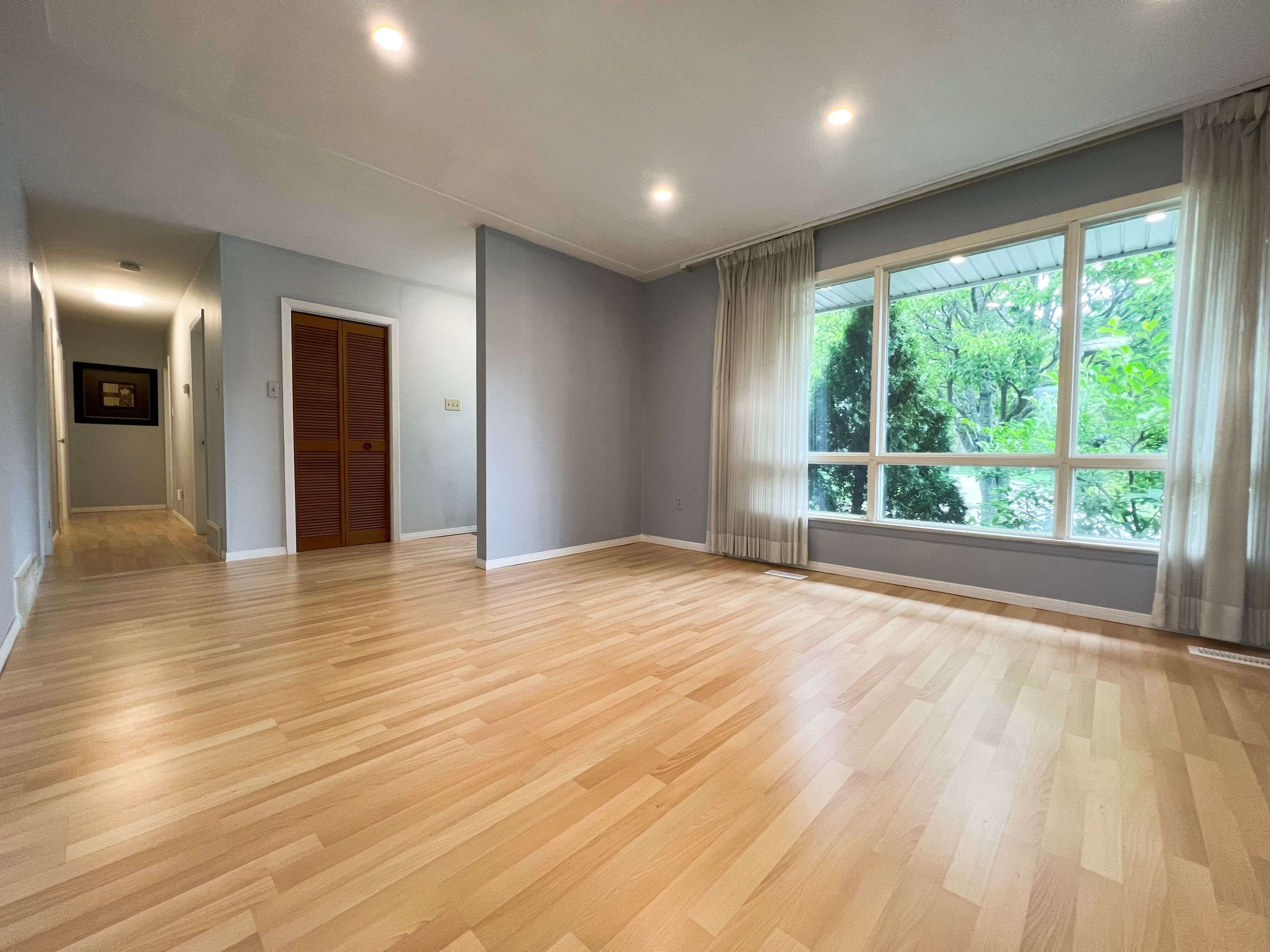 Hamilton, ON L9C 1K1,403 Denlow AVE