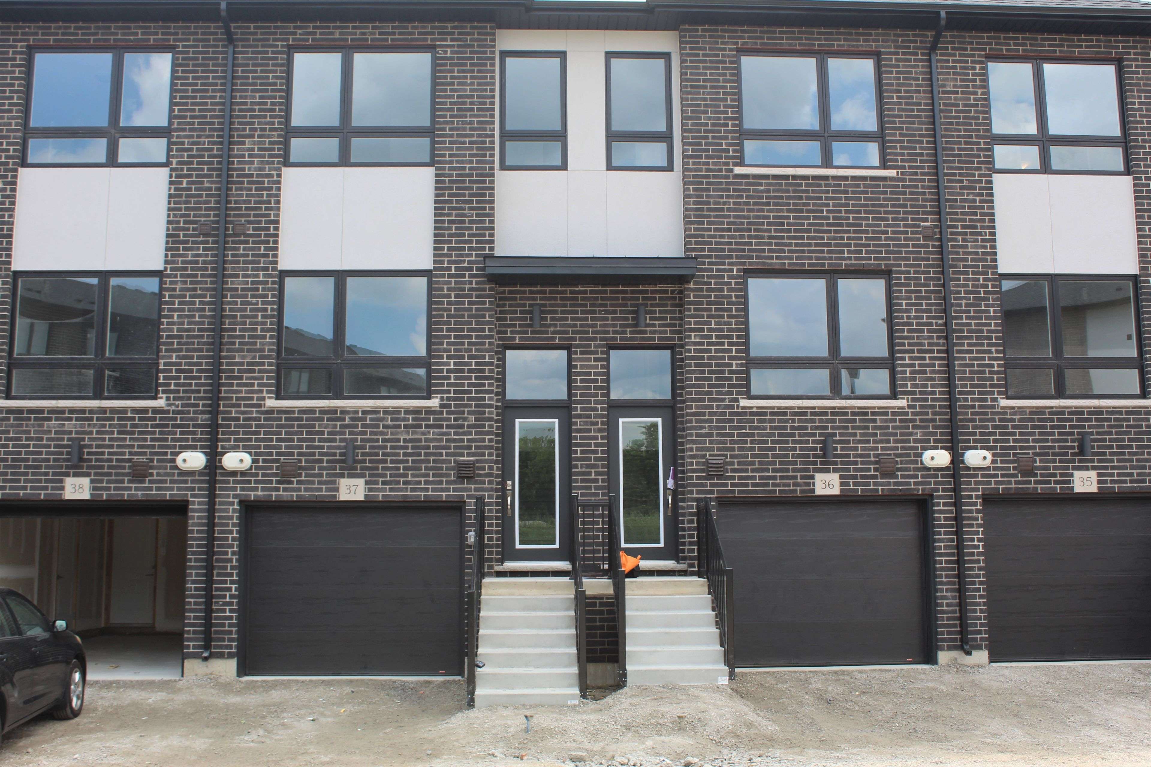 Brantford, ON N3S 0K2,720 Grey ST #37