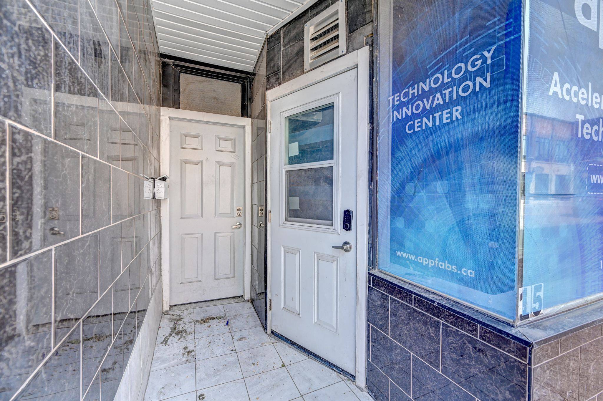 Cambridge, ON N1R 3J3,15 Ainslie ST N