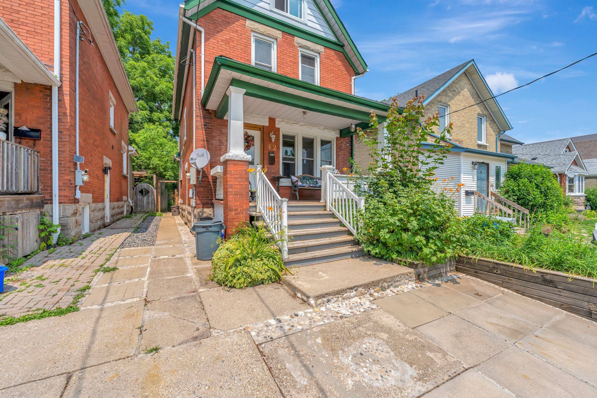 Waterloo, ON N2H 4N9,42 Shanley ST