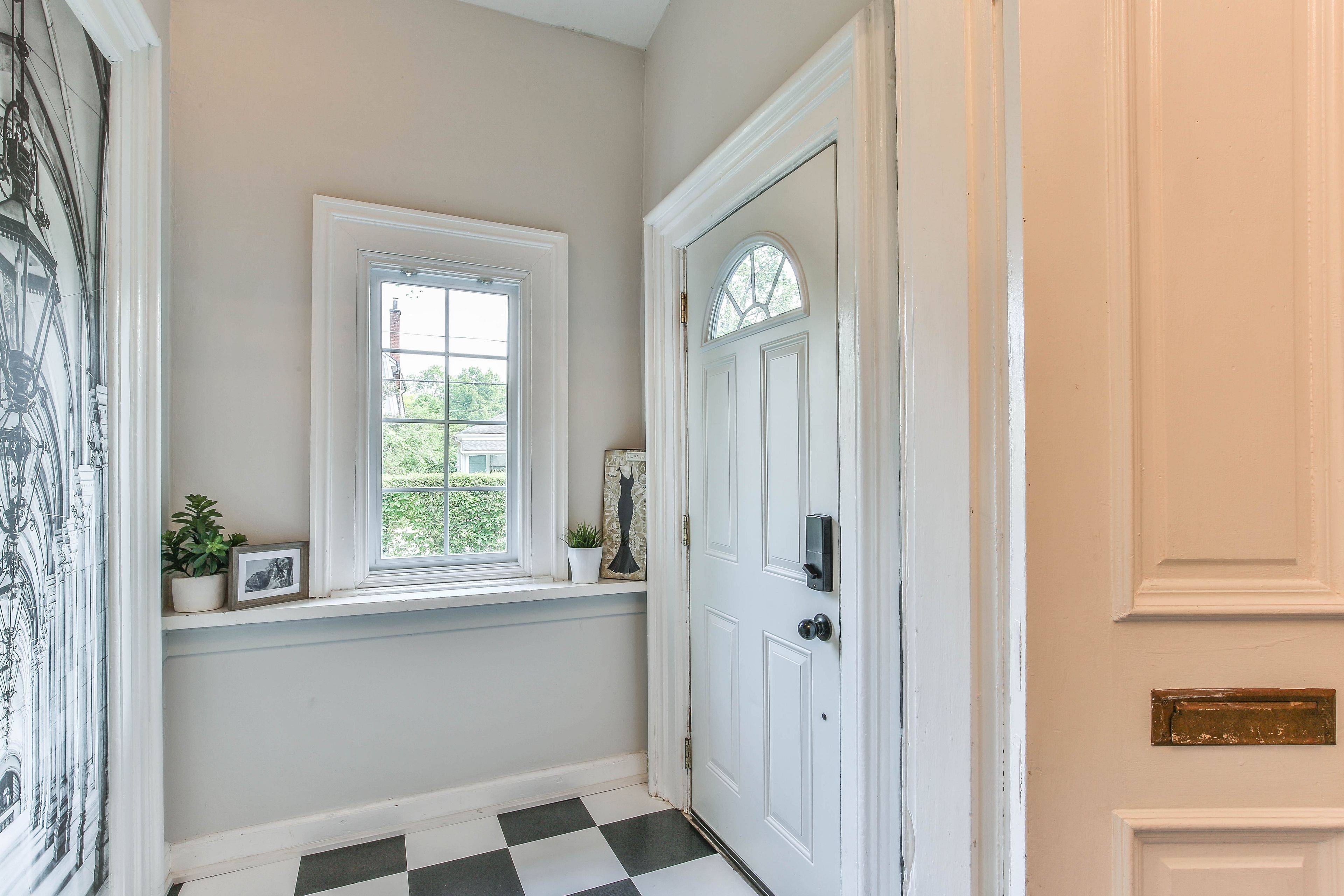 London South, ON N6C 1C4,33 Byron AVE E #2