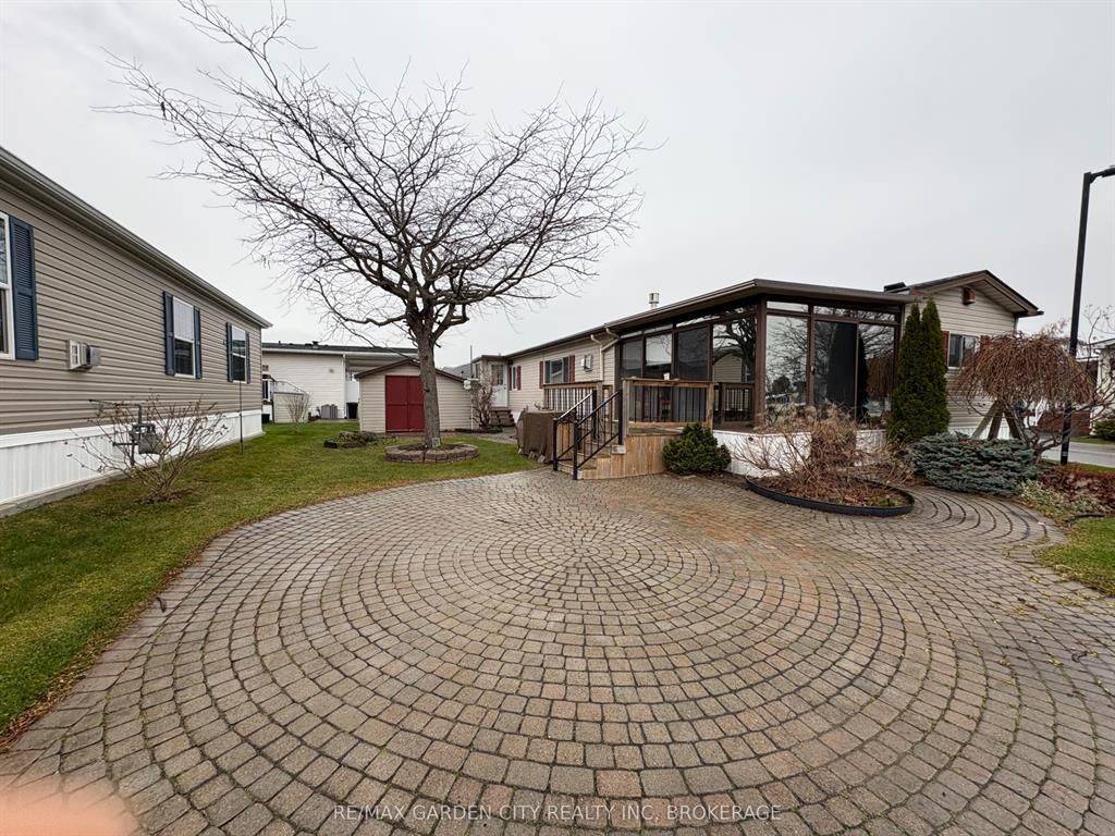 Fort Erie, ON L0S 1S1,3033 TOWNLINE RD S #327