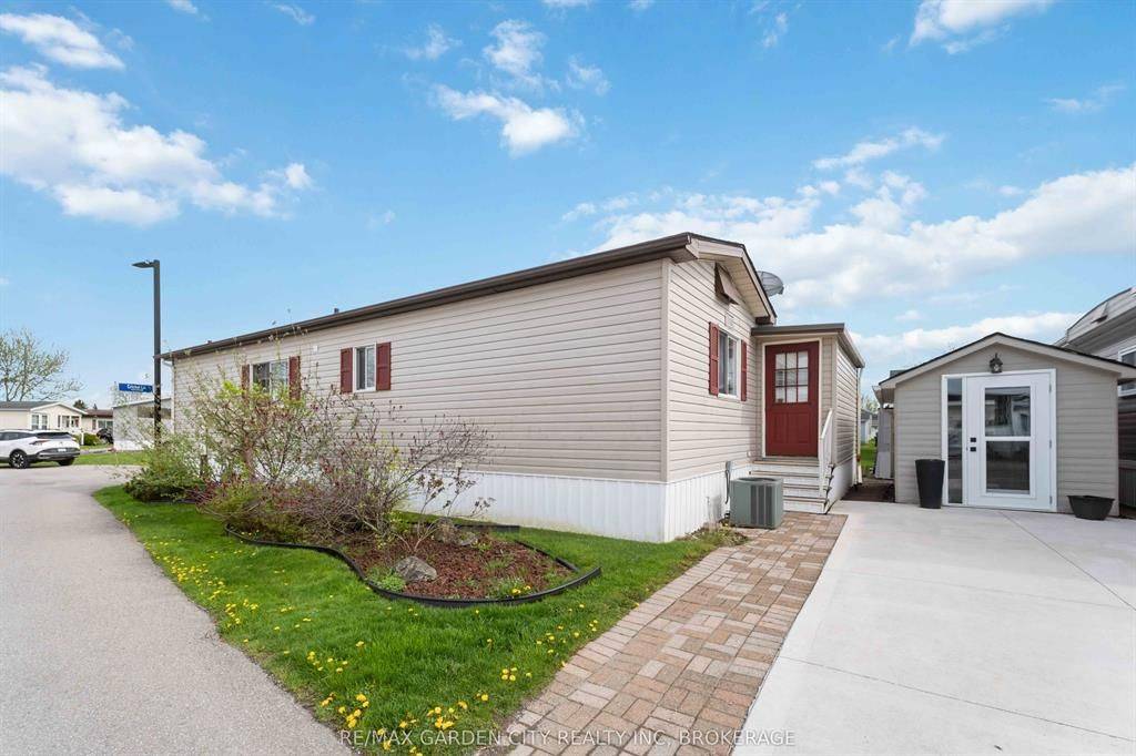 Fort Erie, ON L0S 1S1,3033 TOWNLINE RD S #327