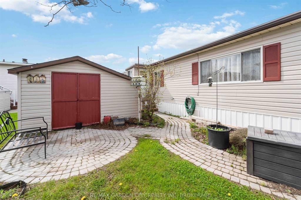 Fort Erie, ON L0S 1S1,3033 TOWNLINE RD S #327