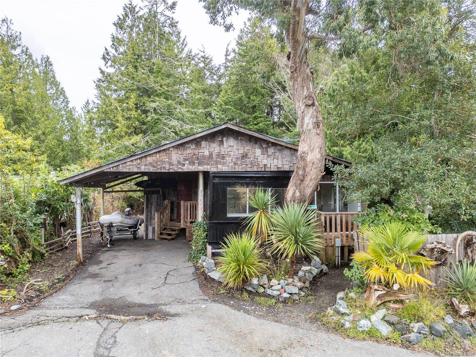 Ucluelet, BC V0R 3A0,440 Orca Cres