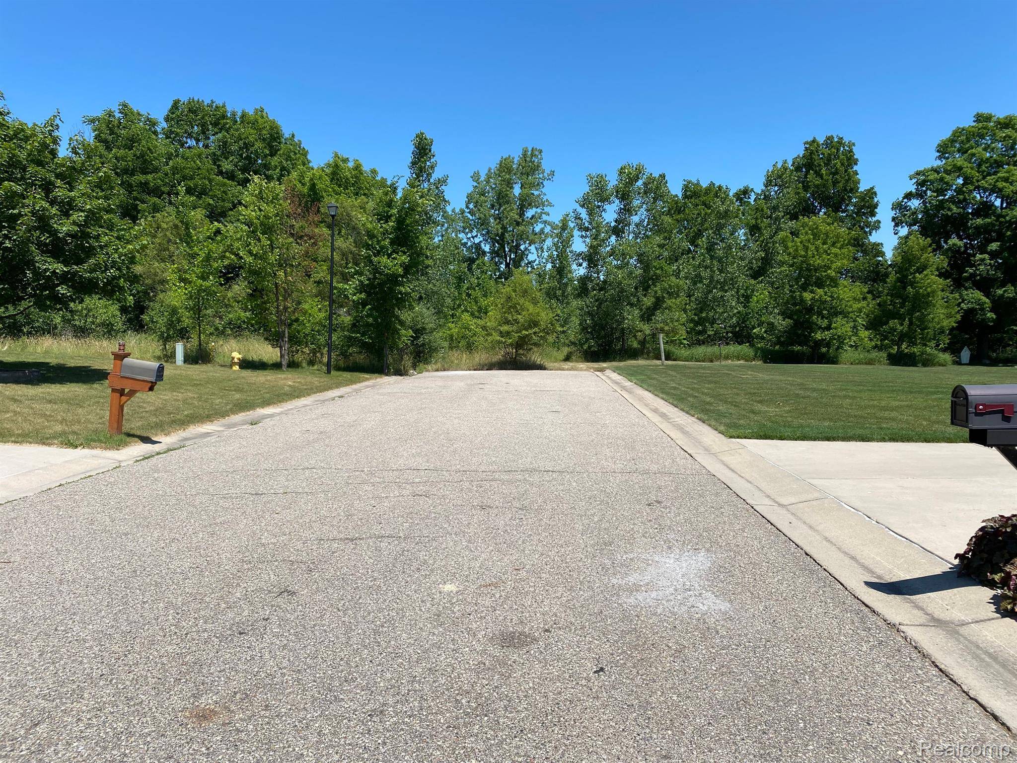 Flint, MI 48532,oo WALNUT CREEK DR