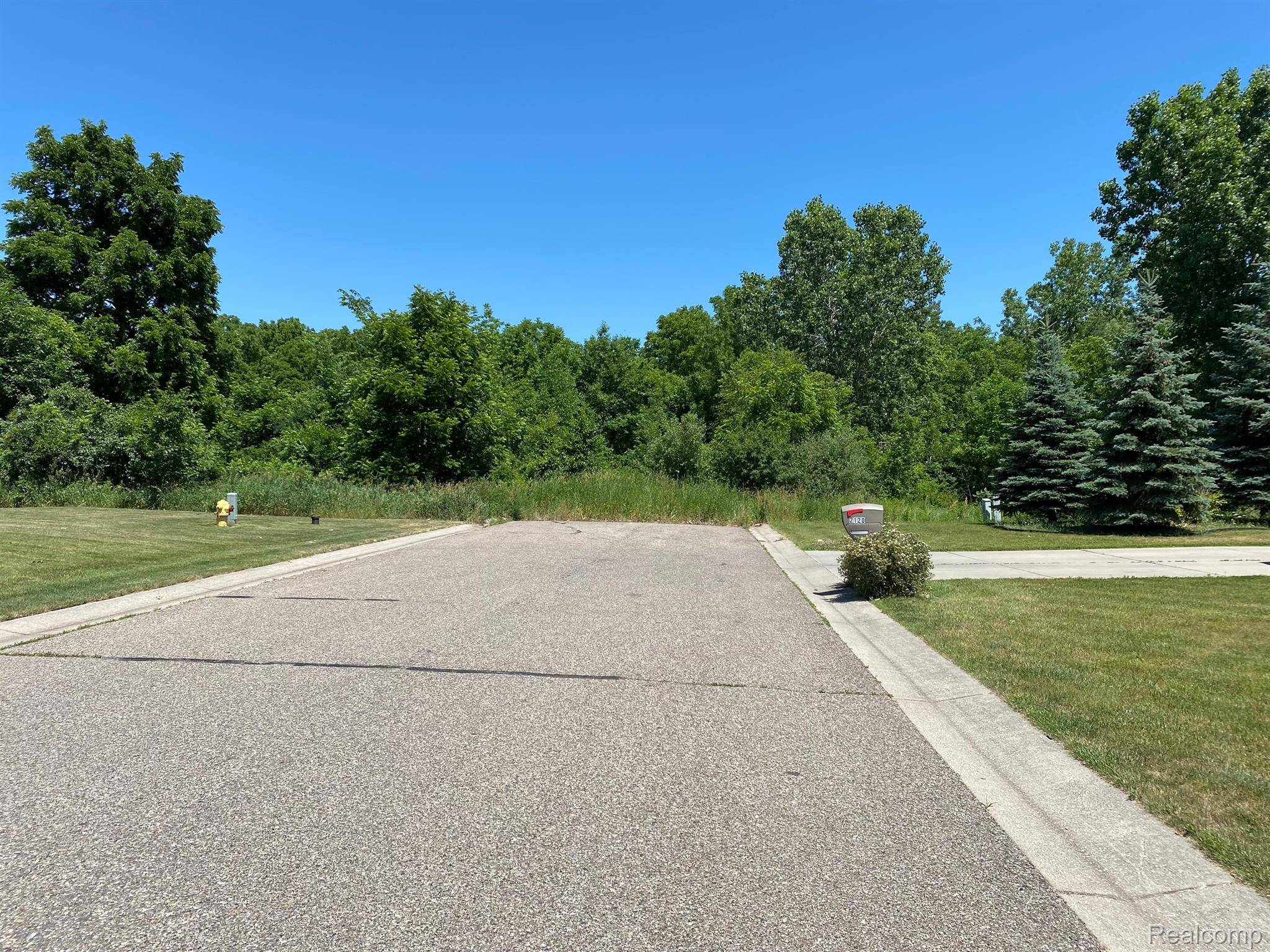 Flint, MI 48532,oo WALNUT CREEK DR