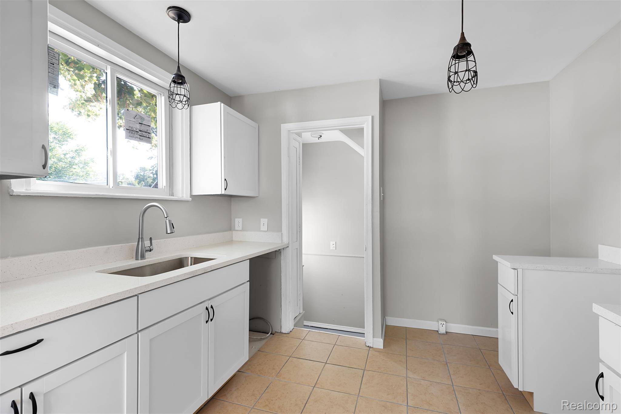 Detroit, MI 48219,19003 Curtis ST