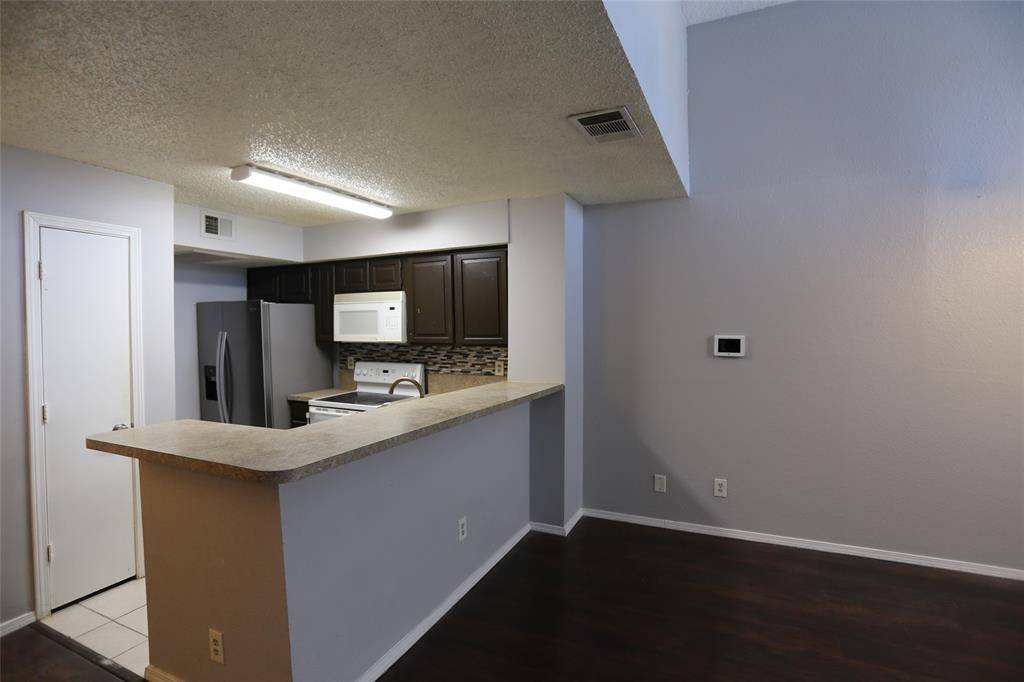 Irving, TX 75038,3406 Country Club Drive W #272