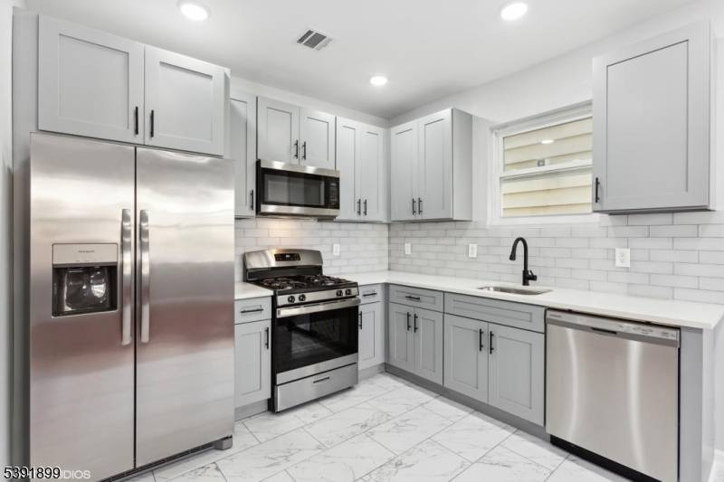 Newark City, NJ 07106,64 Columbia Ave