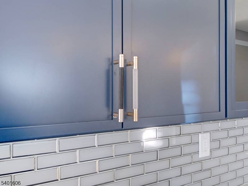 East Orange City, NJ 07018,377 S Harrison St  8L #8L