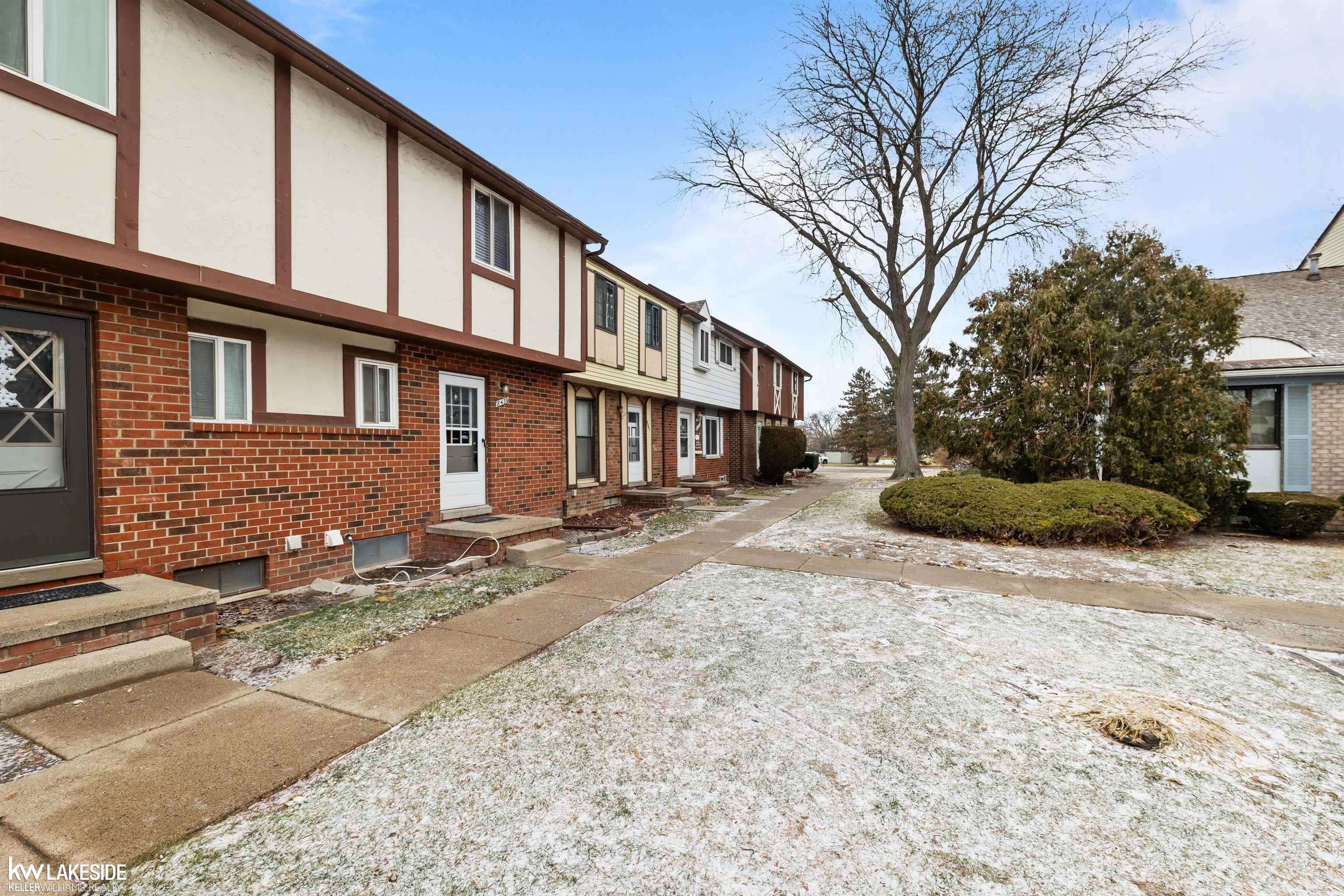 Sterling Heights, MI 48312,8439 Hickory DR