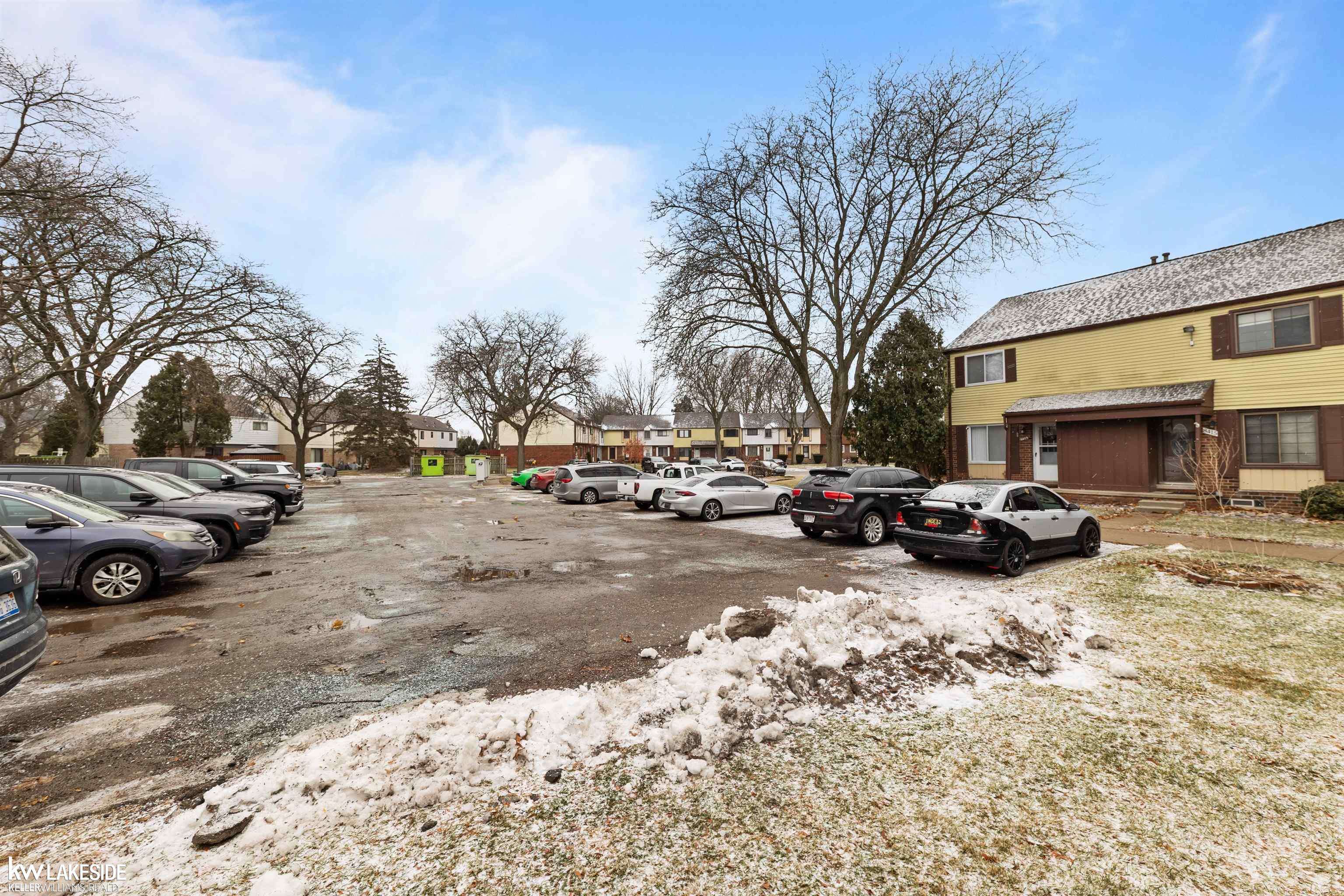 Sterling Heights, MI 48312,8439 Hickory DR