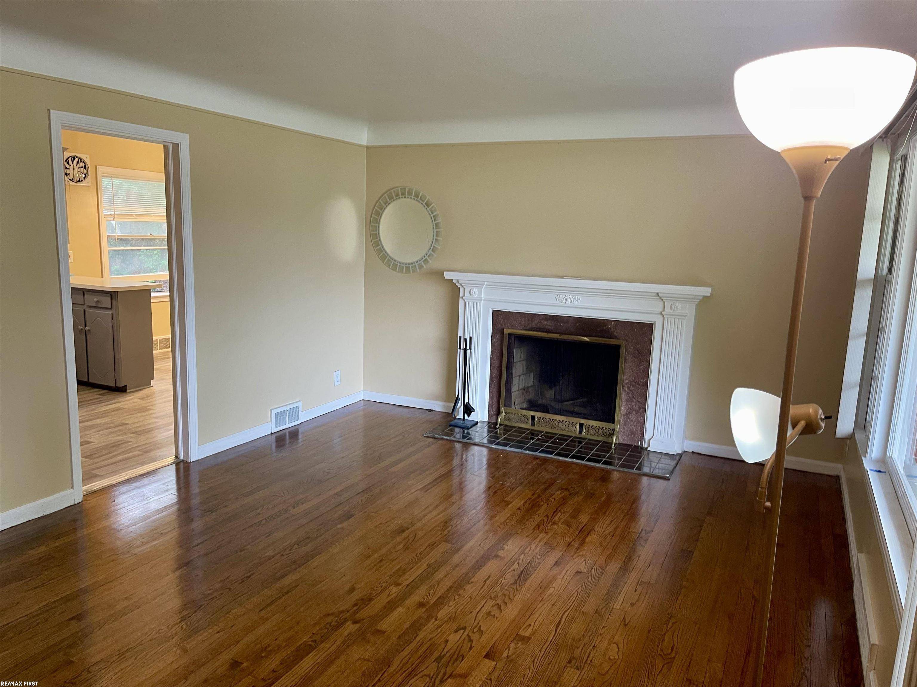 Saint Clair Shores, MI 48081,21521 Benjamin AVE