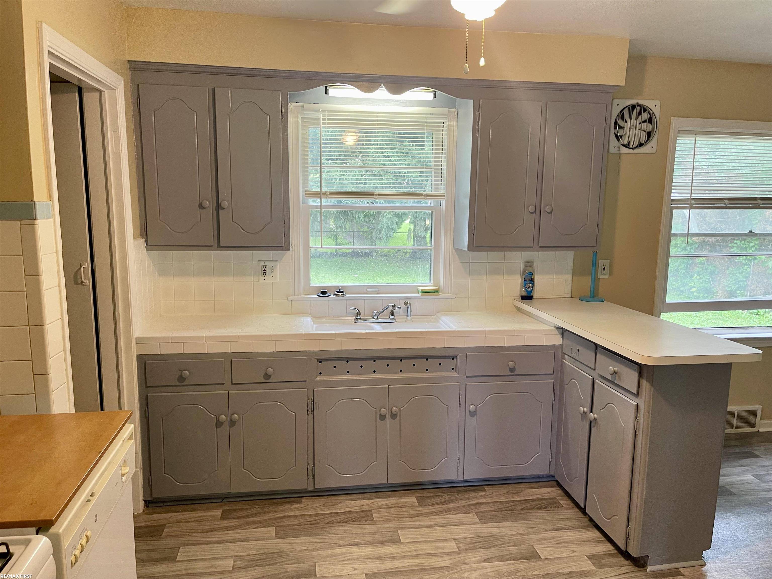 Saint Clair Shores, MI 48081,21521 Benjamin AVE