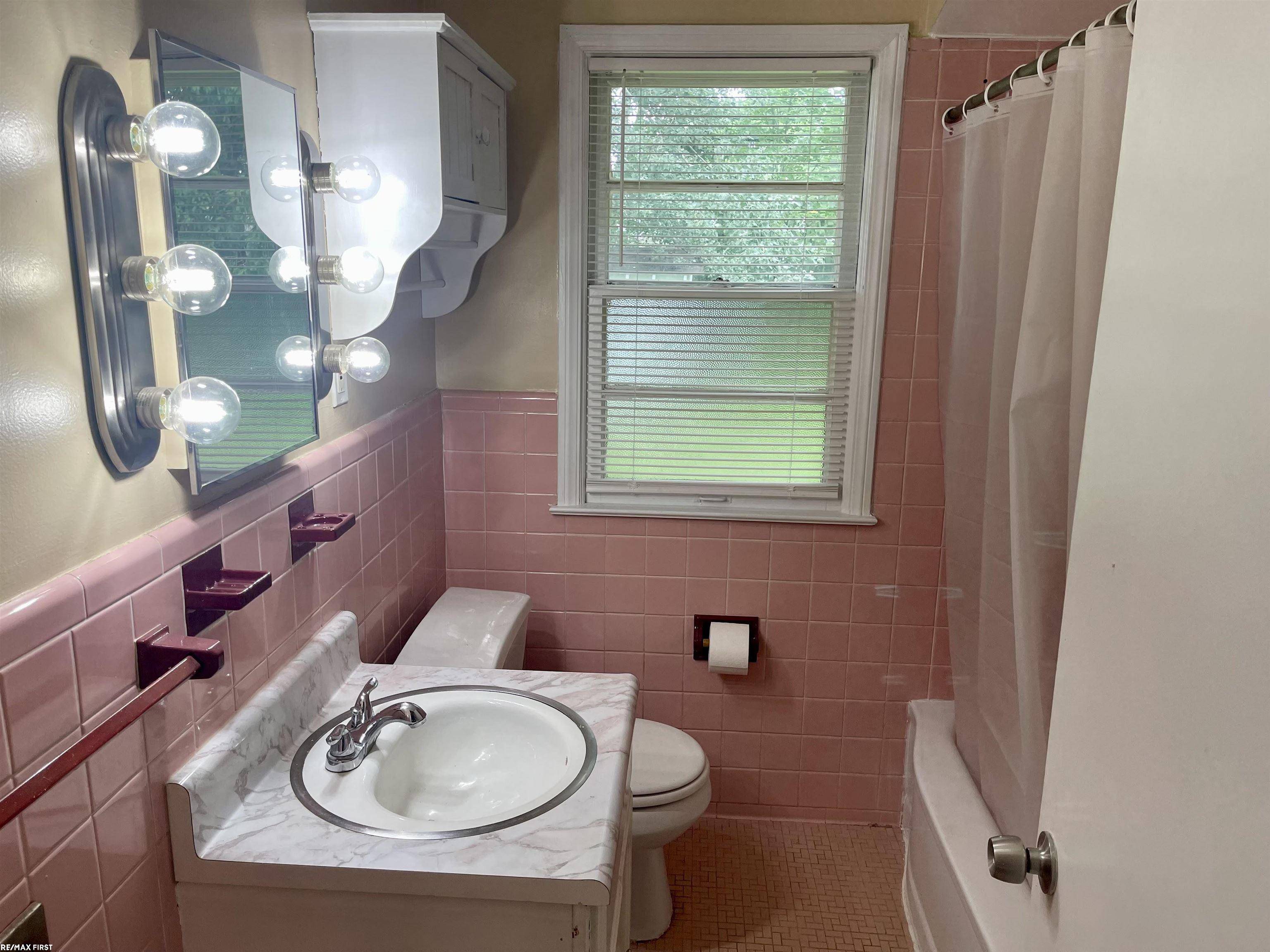 Saint Clair Shores, MI 48081,21521 Benjamin AVE