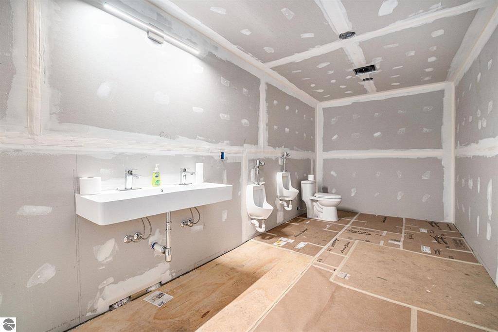 Kalkaska, MI 49646,352 S Cedar