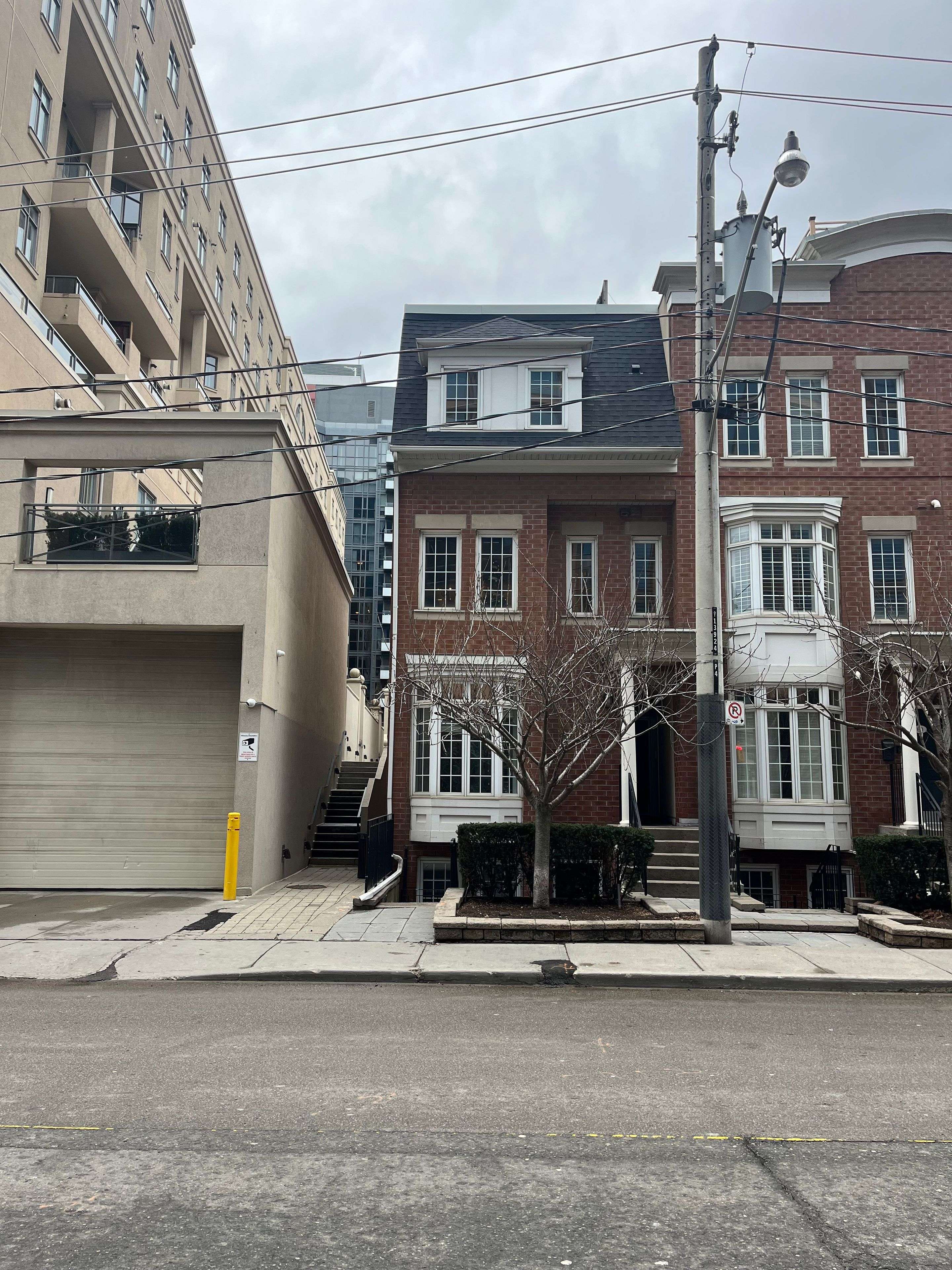 Toronto C01, ON M5V 3N6,4 Portland ST #B