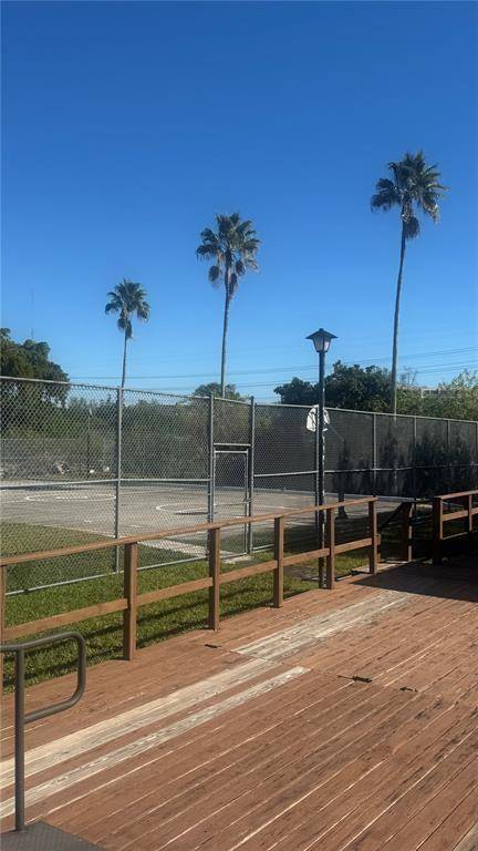 Lauderhill, FL 33319,4174 Inverrary Dr #711