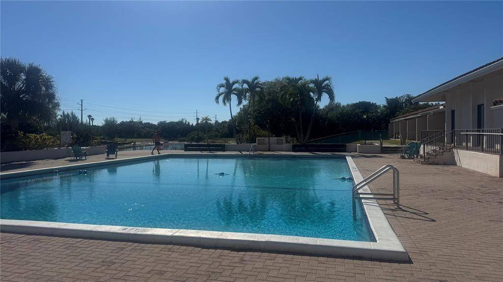 Lauderhill, FL 33319,4174 Inverrary Dr #711