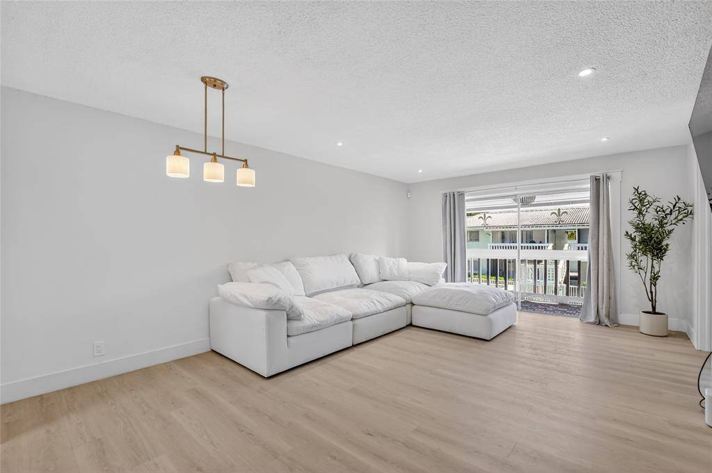 Deerfield Beach, FL 33441,322 N Federal Highway #240