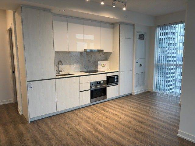 Vaughan, ON L4K 0R2,8 Interchange WAY #4802