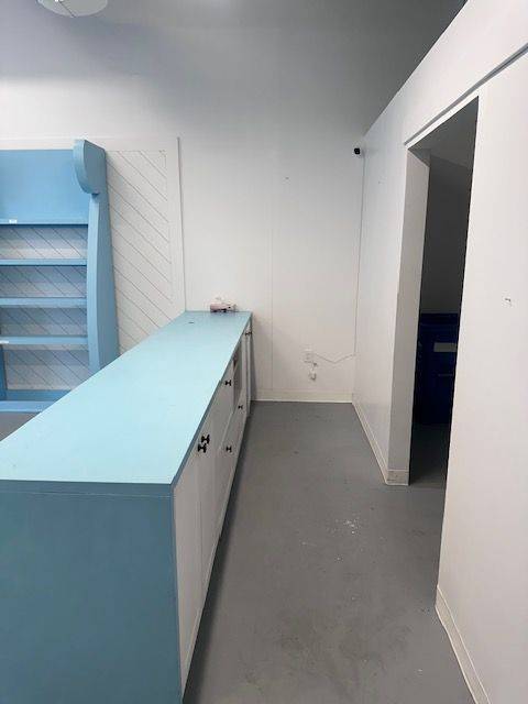 Burlington, ON L7R 0G2,2060 Lakeshore RD #108