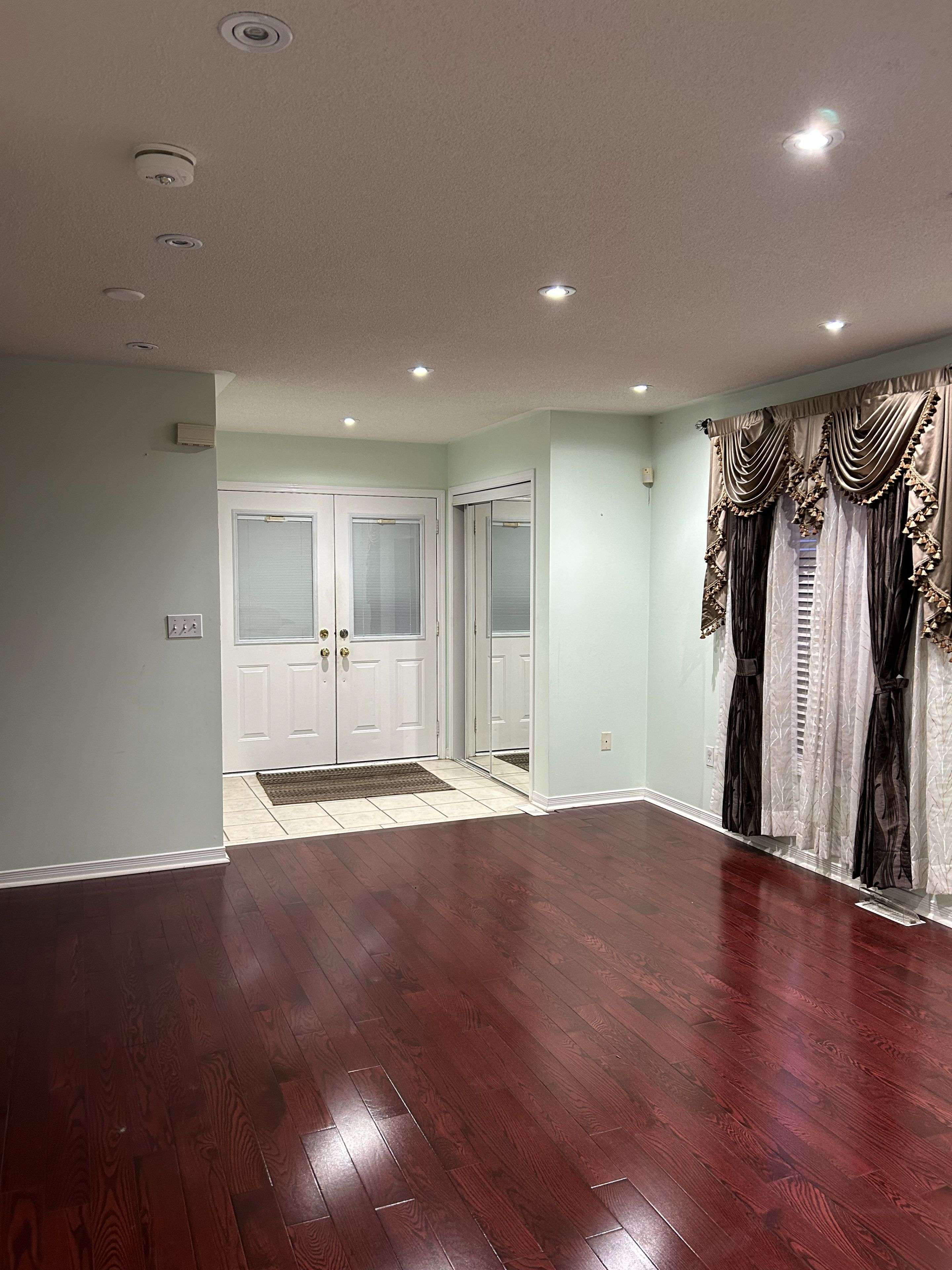 Brampton, ON L6Z 4W3,183 Toba CRES