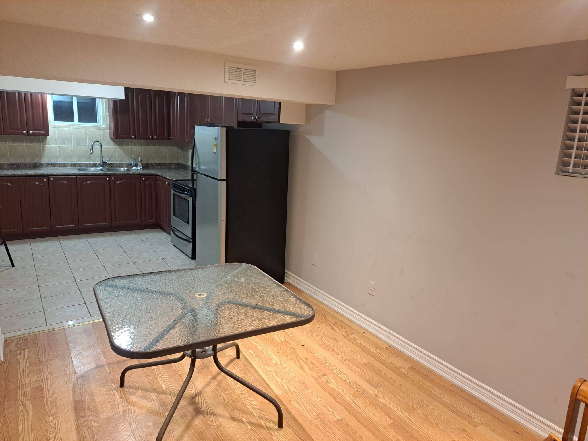 Brampton, ON L6T 1M2,34 Ashwood CRES #Basement