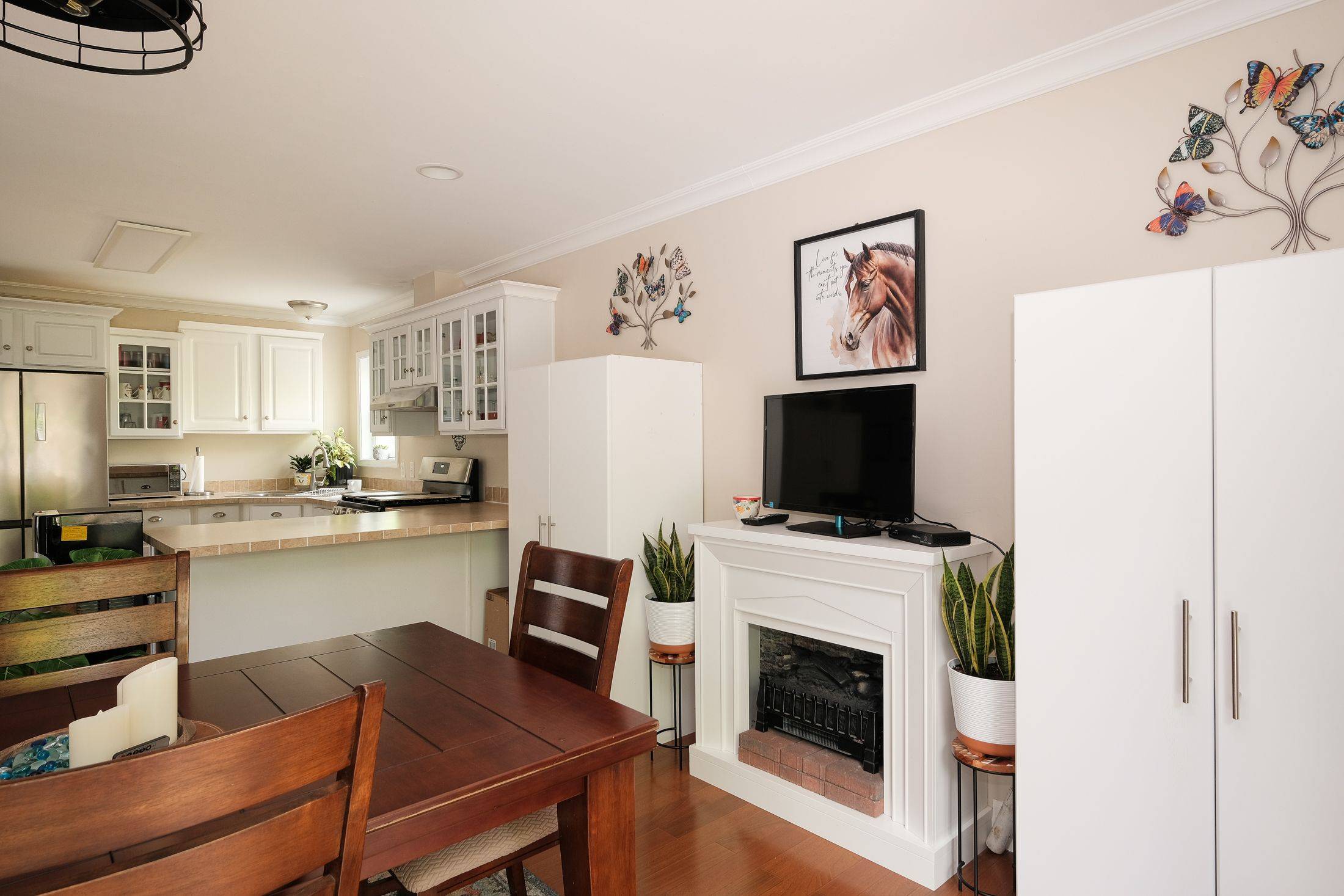 Curve Lake First Nation 35, ON K0L 1R0,4 Rollies Bay RD E