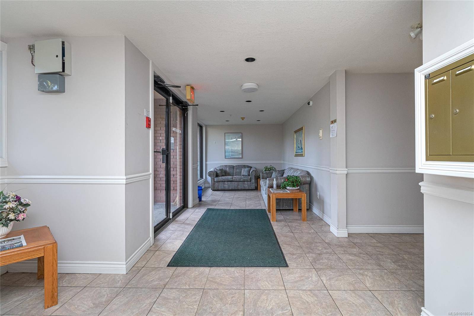 Saanich, BC V9A 1L9,7 Gorge Rd W #201