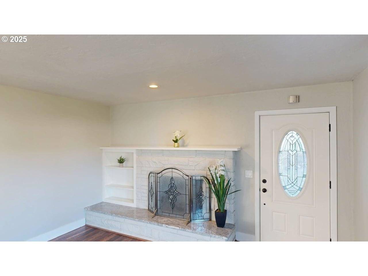 Brookings, OR 97415,425 MEMORY LN