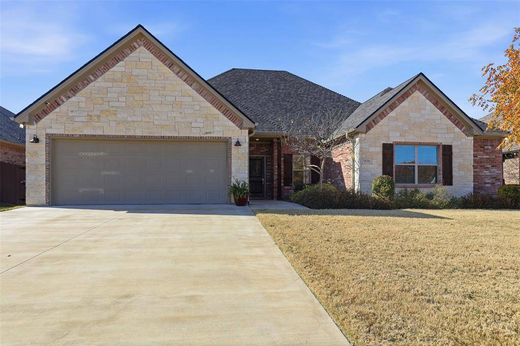 Cleburne, TX 76033,906 Chestnut Grove Drive
