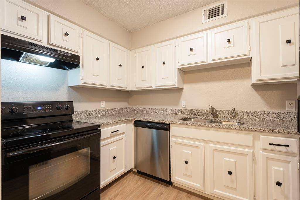 White Settlement, TX 76108,717 Lariat Lane