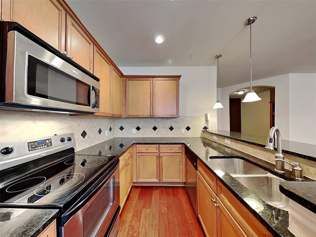 Fort Worth, TX 76102,950 Henderson Street #1222