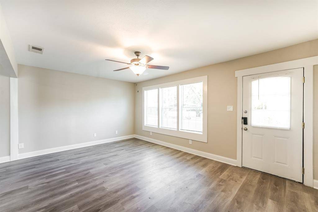 Crandall, TX 75114,102 Barton Street