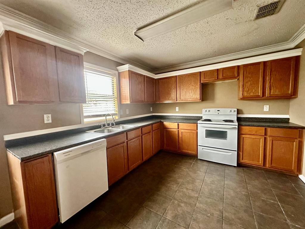 Fort Worth, TX 76135,5437 New Castleton Lane