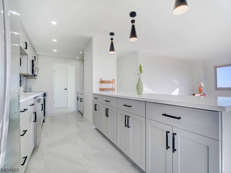 East Orange City, NJ 07018,377 S Harrison St   9L #9L