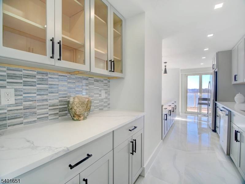 East Orange City, NJ 07018,377 S Harrison St   9L #9L